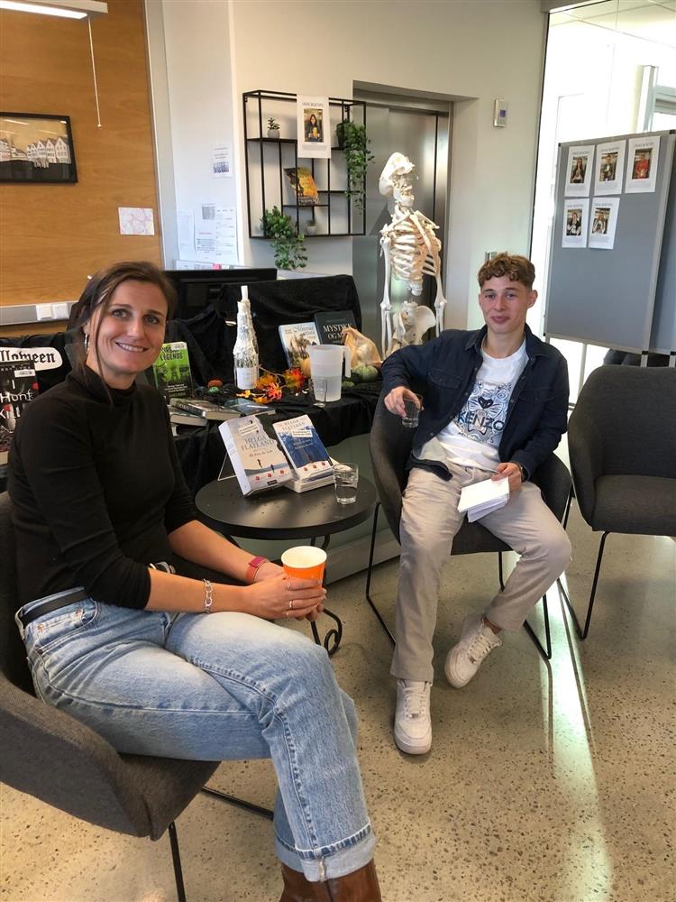 Forfatter og elev - Klikk for stort bilde